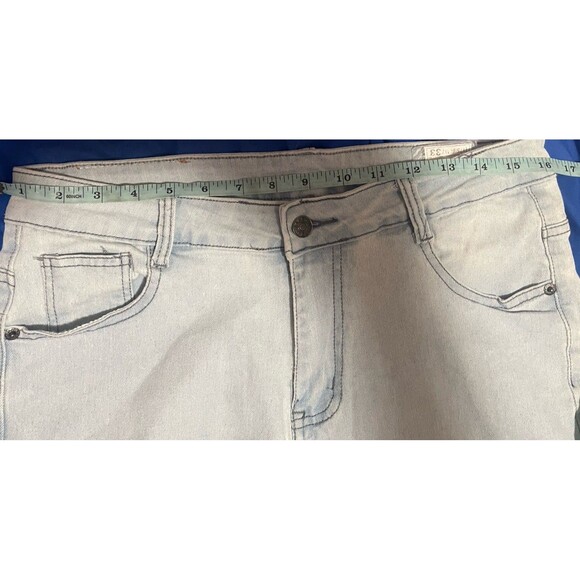 Men’s EVISU jeans Sz 33 light wash, slim/tapered fit style - Picture 4 of 16